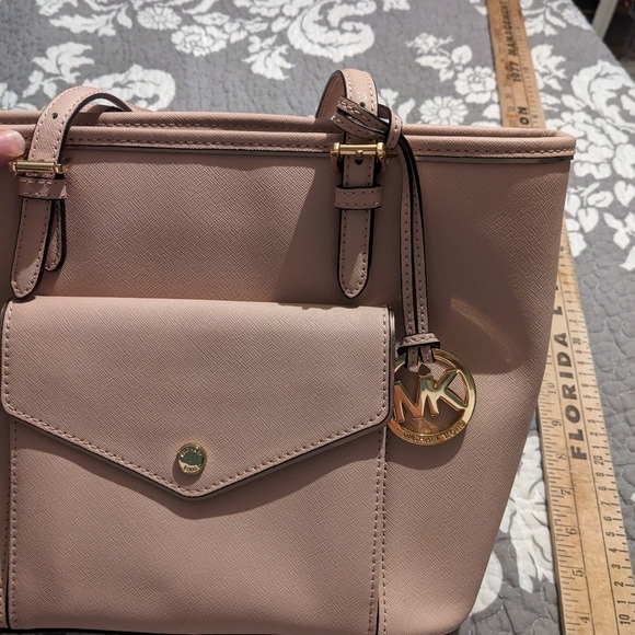Michael Kors matching purse and wallet - Picture 5 of 15